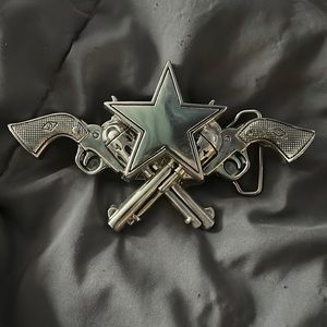 Rare Find Vintage Belt buckle silver star and guns zippo holder